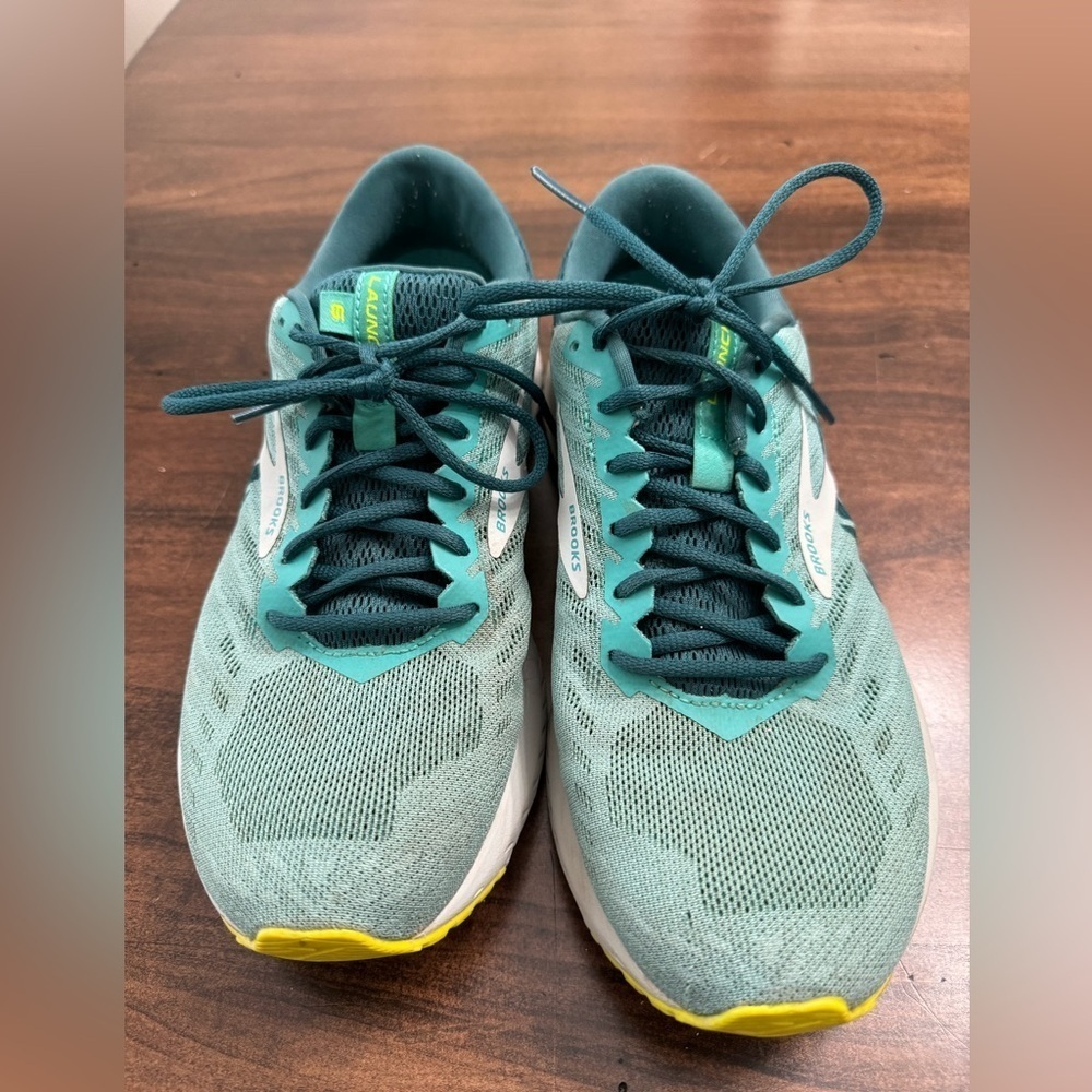 Women’s Brooks Launch 6 Teal running shoe Size 9